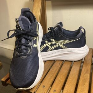 Men's Asics Gel Nimbus 27 size 12 Blue & White Sneakers Running Exercise Shoes